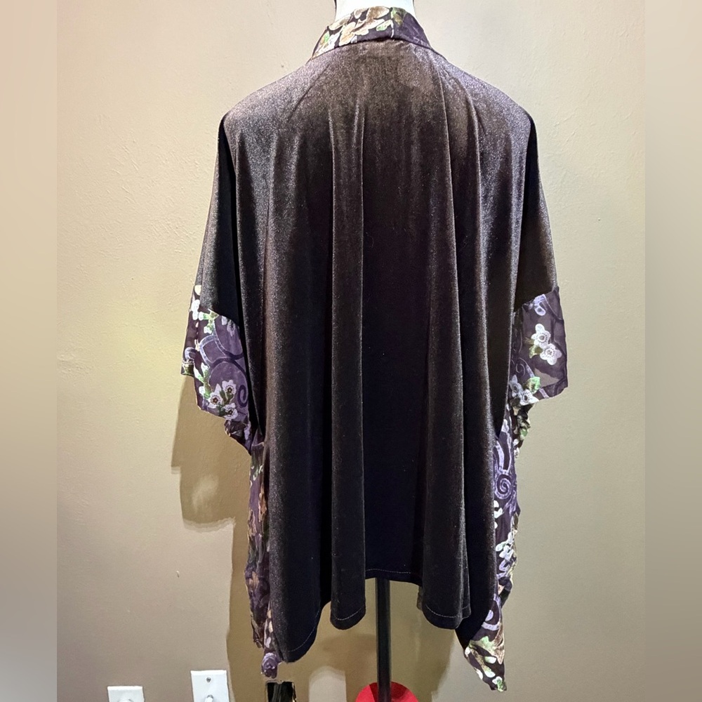 Do Everything In Love O/S Floral Trim Velvet Kimono Cardigan - Picture 6 of 8